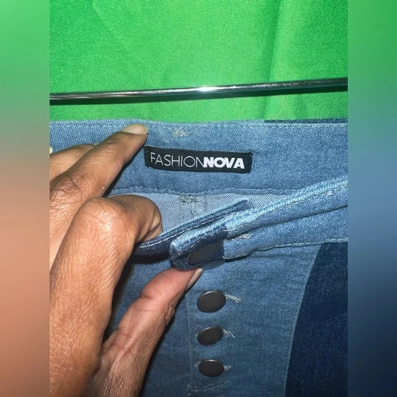 Fashion Nova Jeans size 5 - Picture 3 of 4